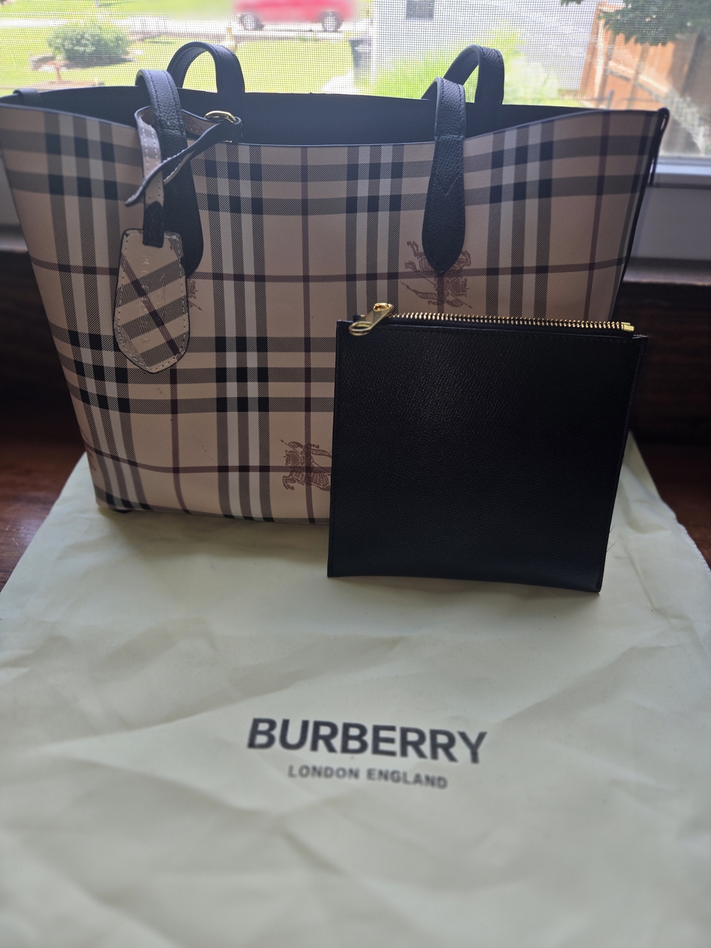 Authentic Burberry Vintage Check Tote with Black Pouch And Dustbag